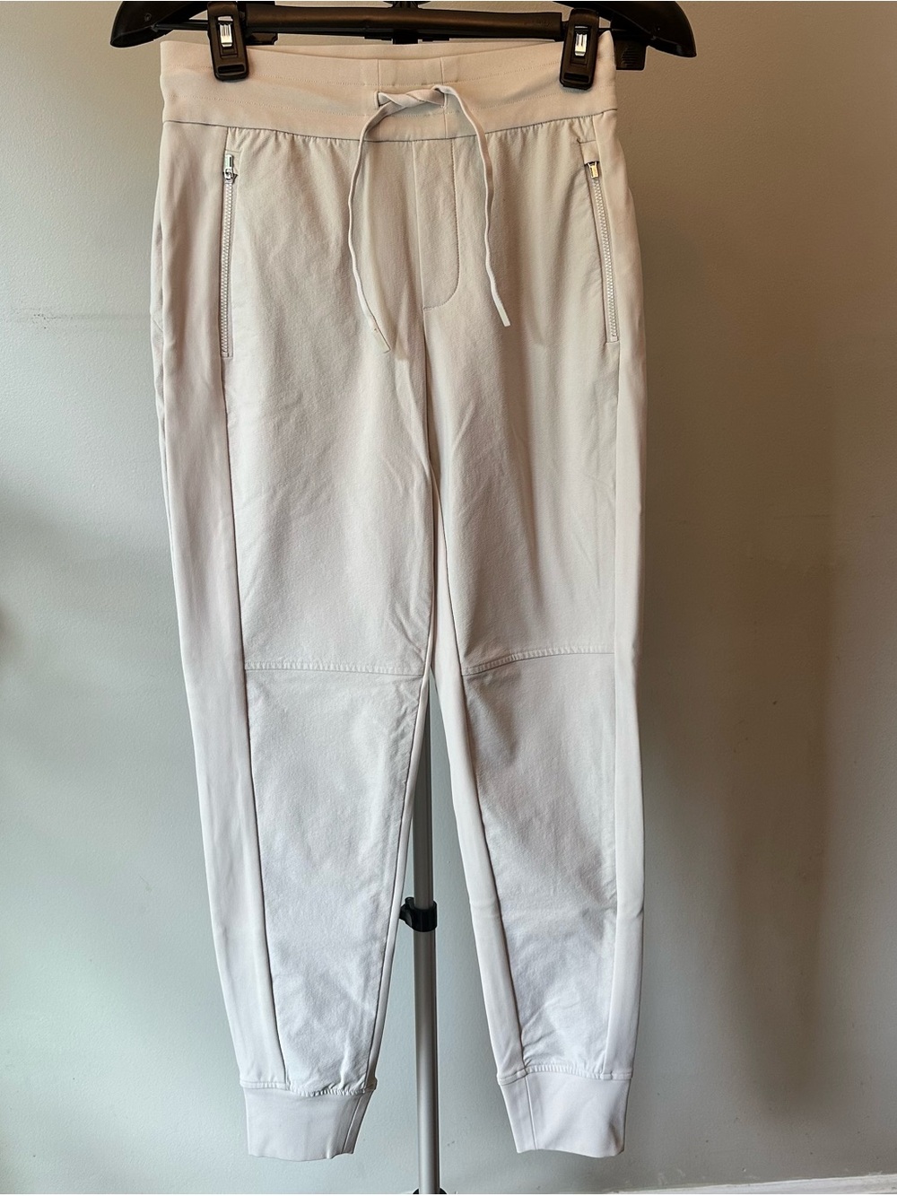 Athleta Trekkie North High Rise Jogger Tan Beige Size 2 Excellent Condition